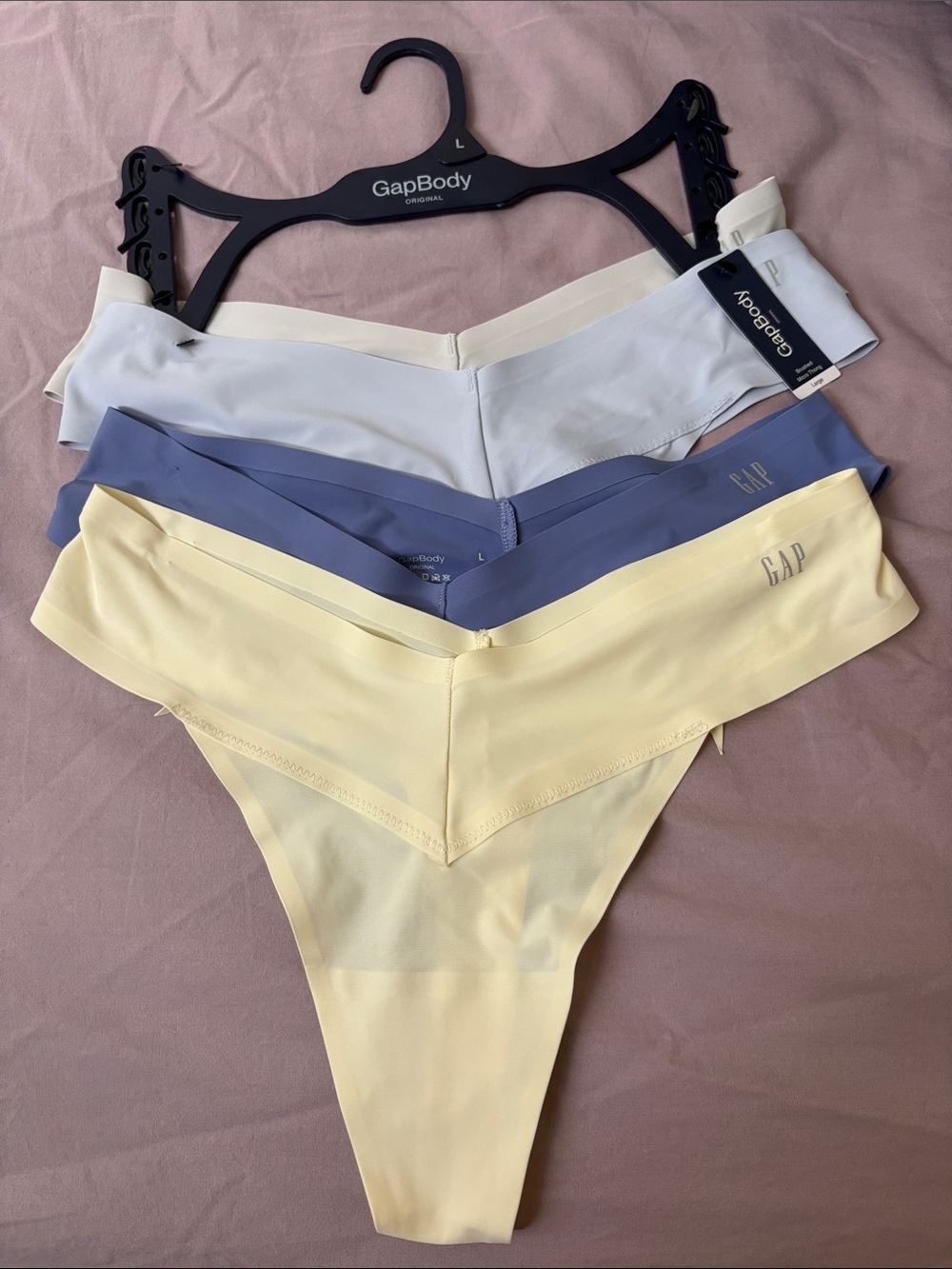 Gap body thongs